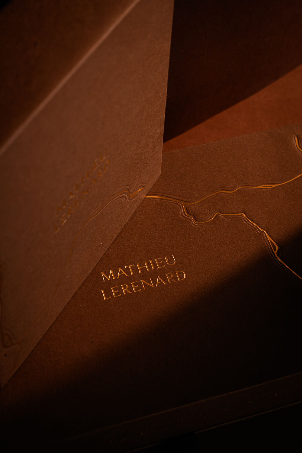 Coffret Mathieu Lerenard, filet doré et nom embossé